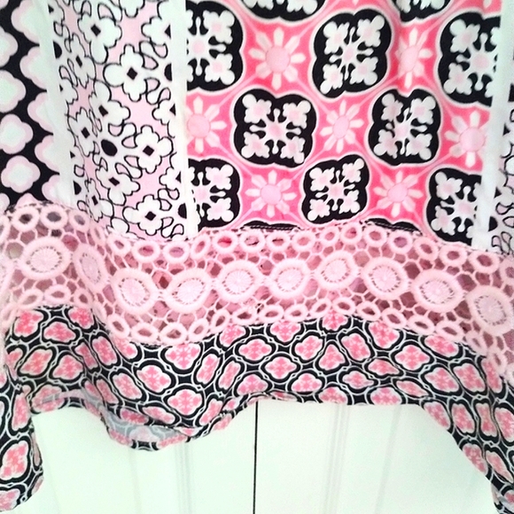 Pink Bell Sleeve Quatrefoil Floral Print Blouse - Picture 11 of 13